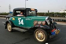 Insgesamt nehmen an der diesjährigen Rallye zehn Chevrolets der Baujahre 1928 bis 1941 teil. Einer dieser Klassiker ist der Chevrolet Coupé von Dan Rensing. Er stammt aus dem Jahr 1930 und hat einen Sechszylindermotor mit 50 PS unter der Haube.